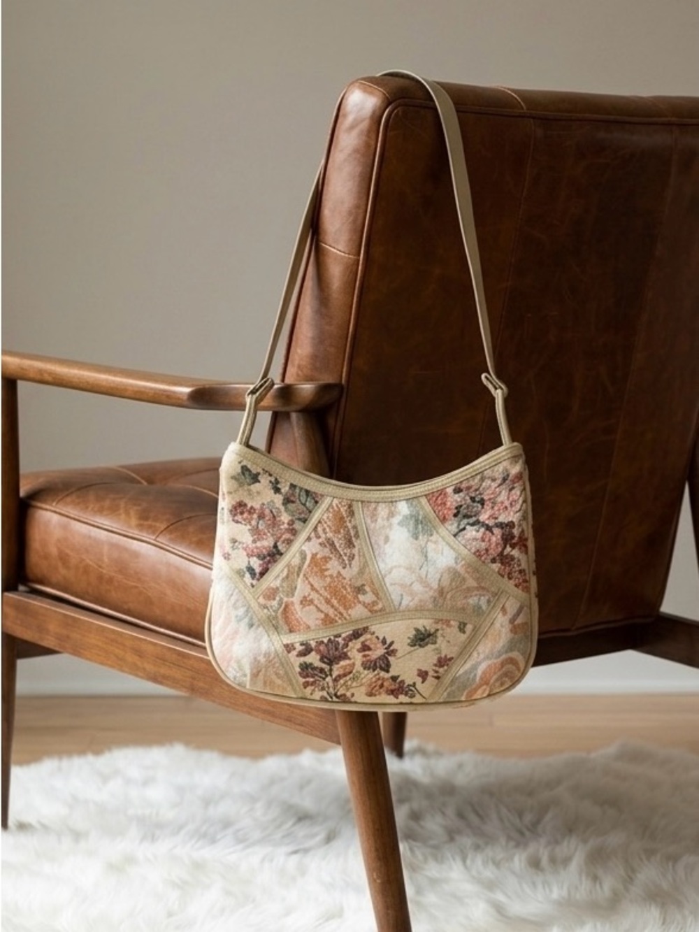 Patchwork Floral Tapastry Shoulder Bag in Beige and Cream